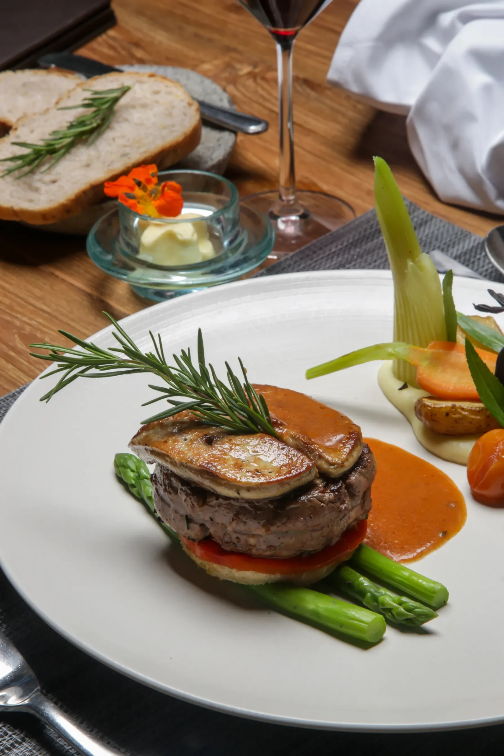 Herbs & Stones の料理とガーデンダイニング